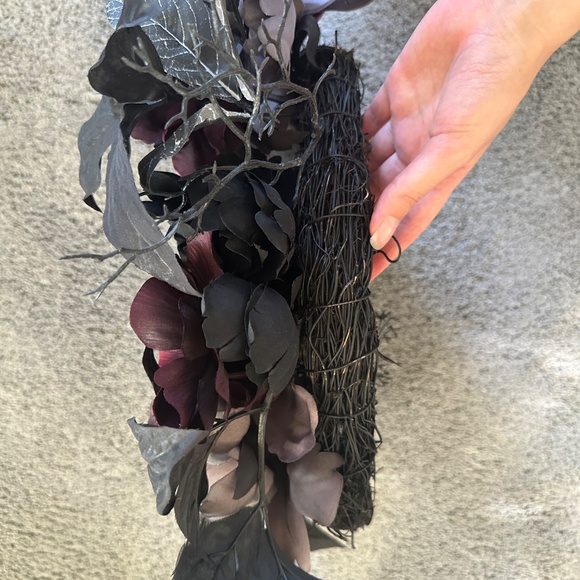 Halloween Wreath Black Grey Mauve “dead flower” 20” Halloween wreath - Picture 3 of 3